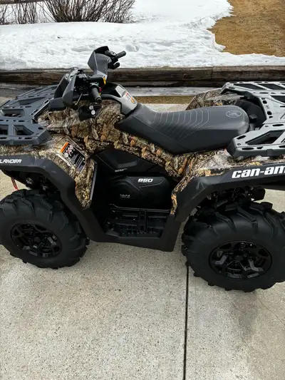 2023 Can-Am Outlander XT (Hunting Edition). Camo in color. 800km. Comes with winch and heated handle...