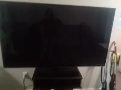 Panasonic tv 58 inch 300$ cash only