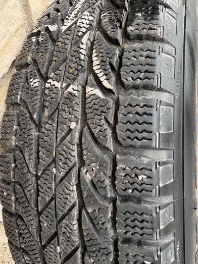 Very few kms of use. See the photo of treads. Size is 195/65R15
