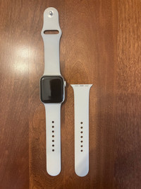 Apple Watch SE Starlight Aluminum