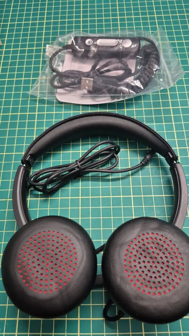 USB Headset with Microphone, 3.5mm Wired Computer Headsets with in Speakers, Headsets & Mics in Markham / York Region - Image 5