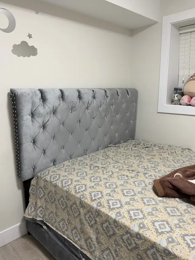 queen bed frame in Beds & Mattresses in Mission - Image 3