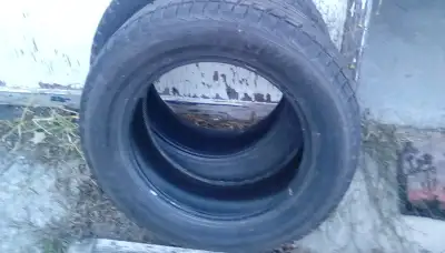 18 IN BMW RIMS WITH 235 60 I8 TOYO SNOW LIKE NEW WILL ALSO FIT CADILLAC SUV $600...YOKOHAMA ICE GUAR...