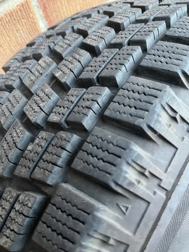 BMW  X3 OEM Rims & Winter Tires  Run Flat 225/60/17 - Like New in Tires & Rims in City of Toronto - Image 8