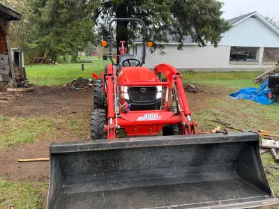Hello like new KIOTI ck2620 with bucket and backhoe thumb ropes at back and third function in front...