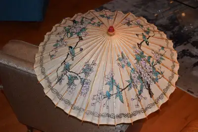 OMBRELLE CHINOISE VINTAGE RETRO ANTIQUE CHINESE PARASOL UMBRELLA, View more