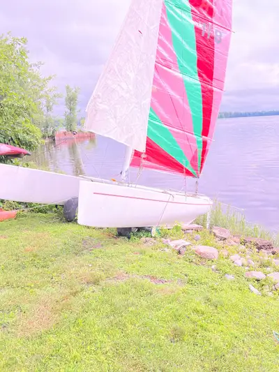 Catamaran 5.5M Catamaran Mystère 16pi en bon état n’a pas servi les 2 dernières années Fabriqué au Q...