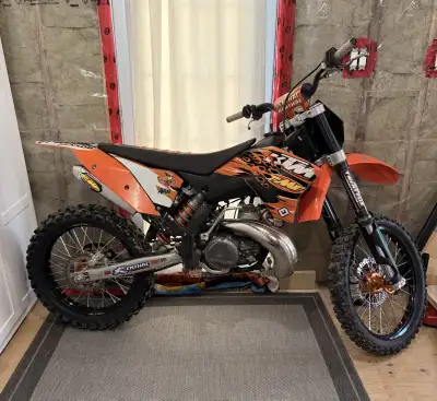 Perfect condition SX250 with a 300 big bore kit. It makes big torque like a 450 but with a crazy 2 s...