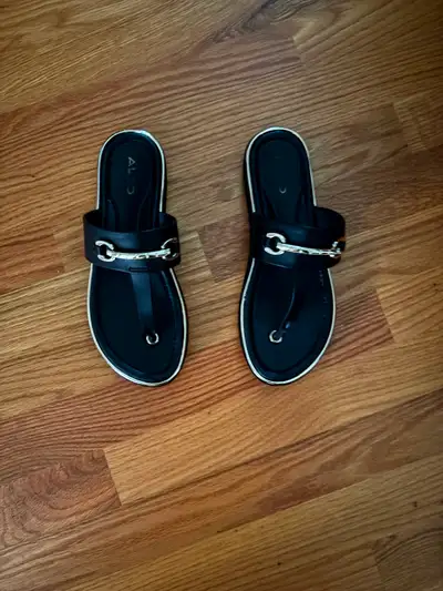 Ladies Sandals Size 6.5, View more