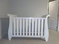 Baby Crib & Side Pillow