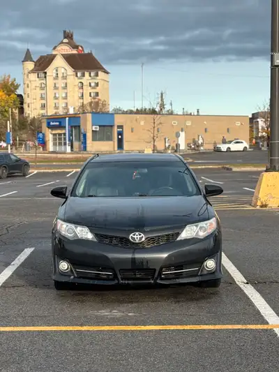 Toyota Camry SE 2012 — état impeccable, prêt à rouler ! Je mets en vente ma Toyota Camry SE (édition...