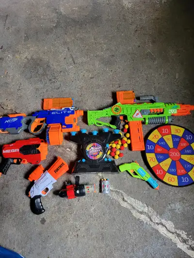 NERF BLASTERS ALL WORKING WITH DARTS BIG BLASTERS 10$ EACH SMALL 5$ EACH TARGETS 10$ BOTH 50 OBO FOR...