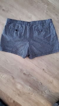 Women's shorts (Gap) size 12, like new, excellent cond
