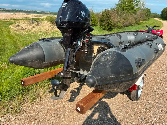 Stryker 380 Pro inflatable boat in Powerboats & Motorboats in Lloydminster - Image 3