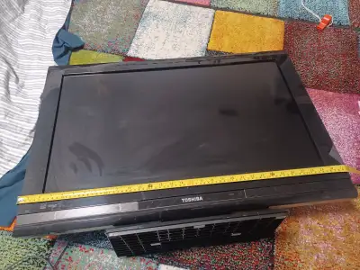 Toshiba TV/computer flat-screen monitor 27 x 15 inches, View more