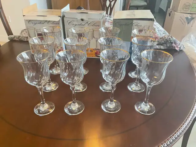 Crystal Clear Wine Glasses in Kitchen & Dining Wares in Longueuil / South Shore - Image 2