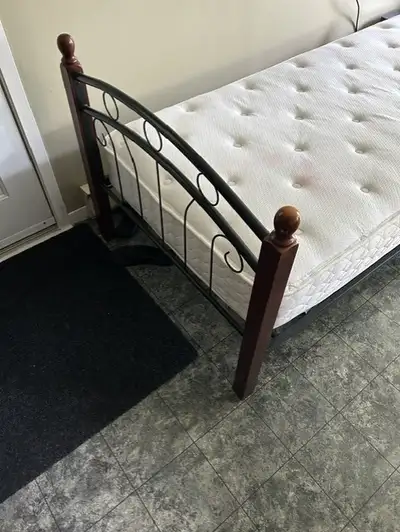 Lit et matelas enfant 39 po X 74 po., View more
