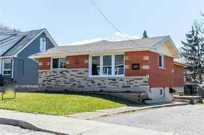 2bed 1 Bath For rent in Brantford