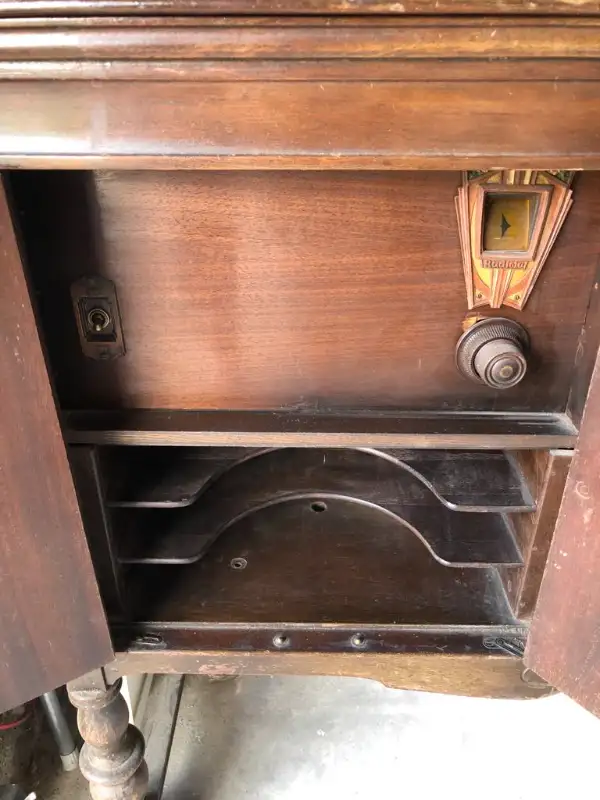 Gramophones- 3 units in Arts & Collectibles in Revelstoke - Image 7