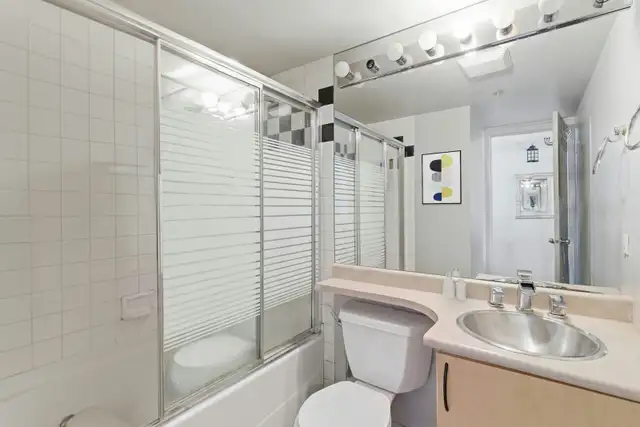 $1,500 All-In | Furnished Room Downtown Vancouver in Room Rentals & Roommates in Vancouver - Image 7
