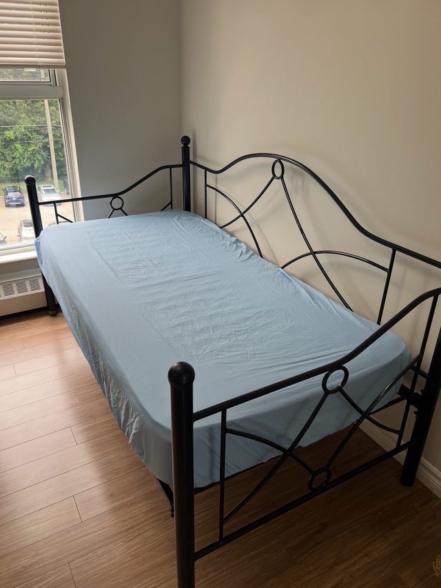 Black bed for sale in Beds & Mattresses in Kitchener / Waterloo - Image 4