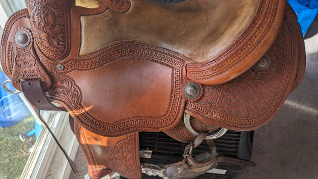 Beautiful McCall Pro Reiner Saddle available 16" in Equestrian & Livestock Accessories in North Shore - Image 4
