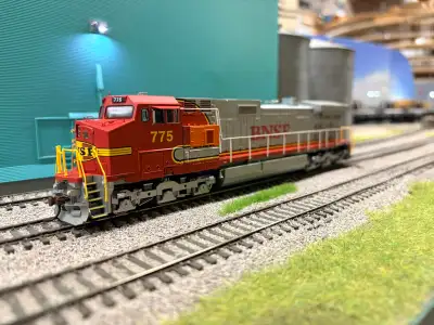 Athearn Roundhouse Dash 9-44cw, View more