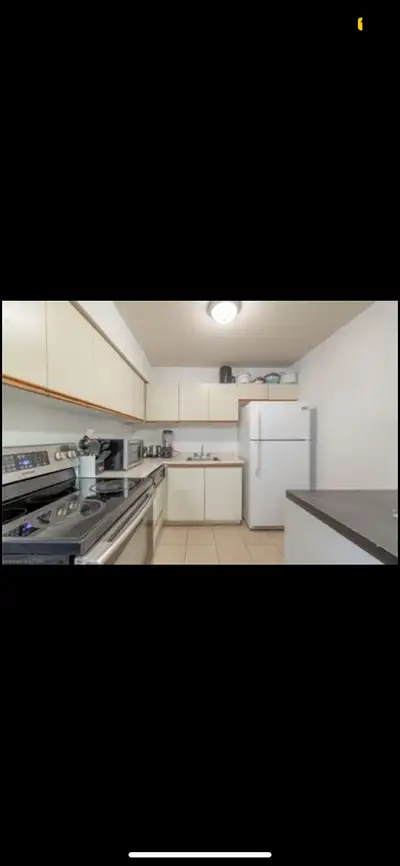 Location: Directly opposite Masonville Place—just a one-minute walk away! Enjoy unbeatable convenien...