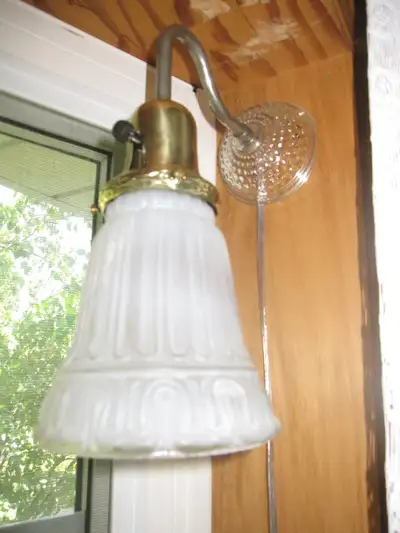 VINTAGE ANTIQUE PLUG IN ANYWHERE GLASS WALL SCONCE W/SHADE, View more