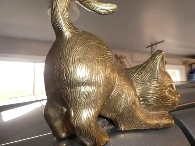 Brass Cat  Trinket in Arts & Collectibles in Ottawa - Image 2