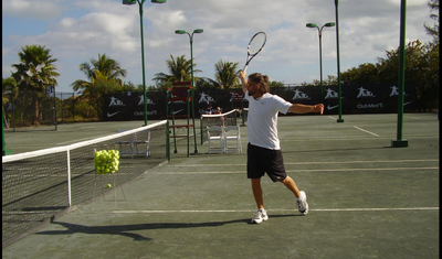 Ancien GO Tennis Club Med avec 15ans d'exp. Mtl-Nord, Ahuntsic et Pont Viau seulement. Dispo du lun...