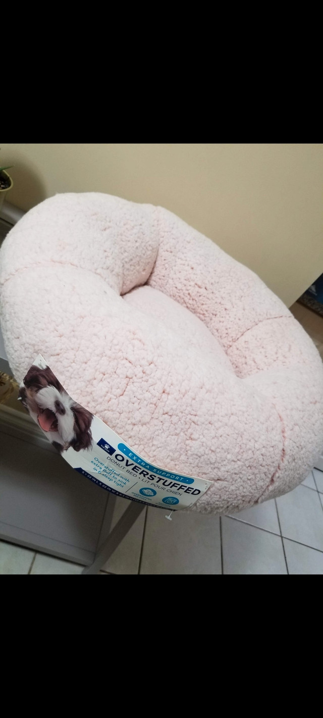 BRAND NEW* Small size - Overstuffed donut dog bed / Top Paw | Accessories |  Markham / York Region | Kijiji