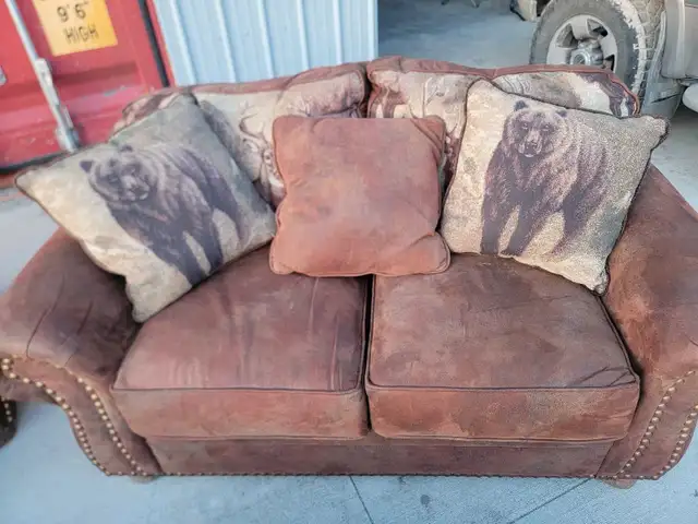 Custom couch set in Couches & Futons in Kamloops - Image 4