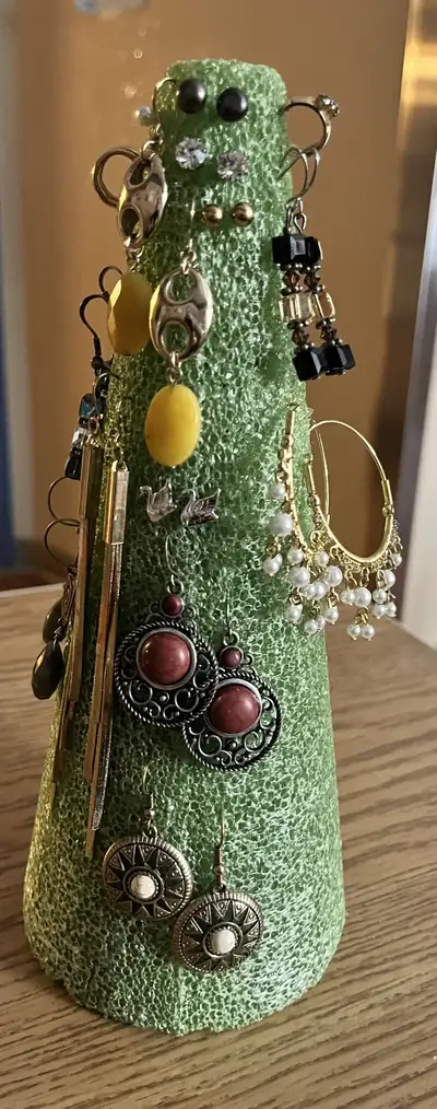 15 pairs assorted earrings, View more
