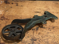 Antique Cast-iron Pulley/Roller (BARN)