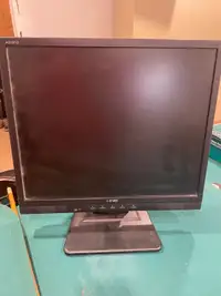 19” computer monitor