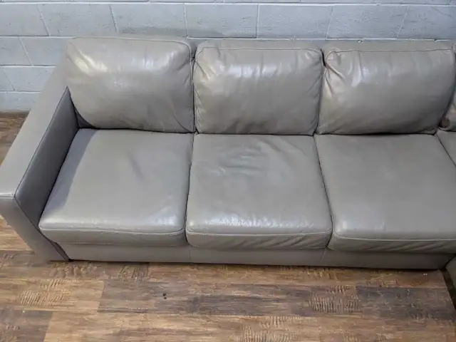 Natuzzi leather sectional. FREE DELIVERY in Couches & Futons in City of Toronto - Image 5