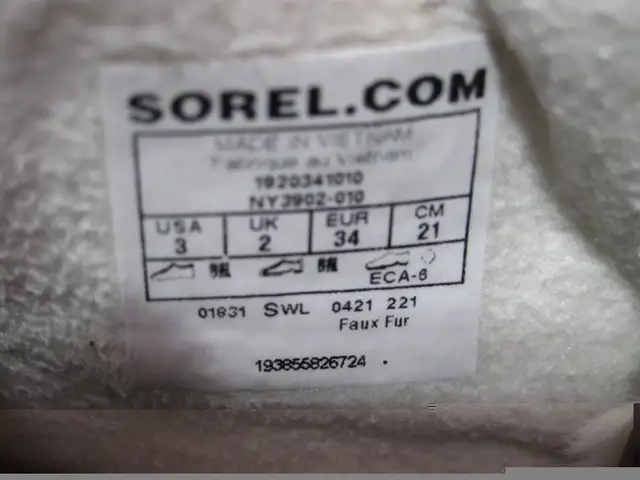 Boys' Sorel Winter Boots Size 3Y in Other in Oakville / Halton Region - Image 5