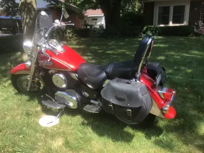 ONE OWNER PURCHASED NEW 2001 / FROM SHOW ROOM, COMES WITH HELMET AND MANUAL / LOW KILOMETRES / INSTA...