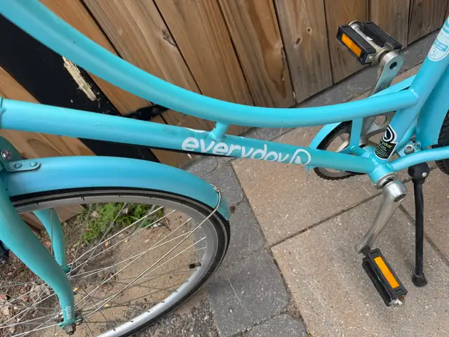 Everyday Kensington Bicycle in Cruiser, Commuter & Hybrid in Ottawa - Image 3