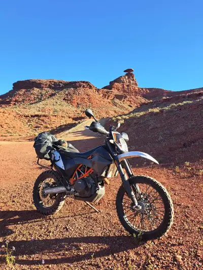 Ktm 690 Enduro R 2016 Abs 49000km et roule comme une neuve! Je vend la moto stock, d'origine, sans a...