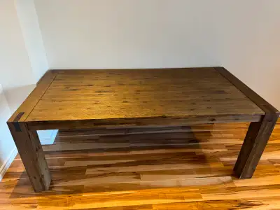 Structube Dining Table for Sale – Excellent Condition, View more