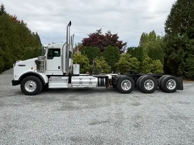 X15 560 HP 18 spd transmission Merritor 69,000 lbs rear axle 4:11 ration Triple lockers 20,000 lbs f...