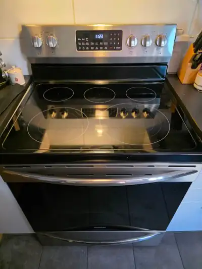Cuisinière Frigidaire GCRE306CAFG, View more