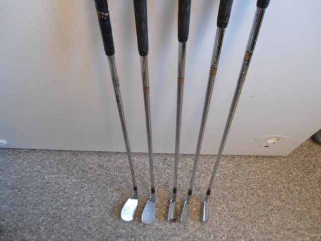 FIVE WILSON RIGHT HANDED GOLF IRONS in Golf in Sudbury