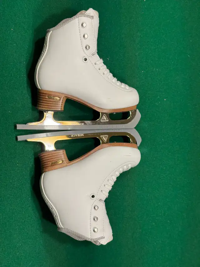 Jackson Elle with Mirage blade, size Y13.5W - Excellent conditio in Skates & Blades in Hamilton - Image 4