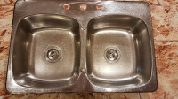 Double Stainless Steel Sink - Evier/lavabo double en INOX