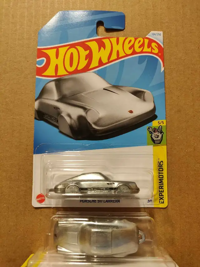 New Hot Wheels Porsche 911 Carrera keychain 1:64 diecast car in Toys & Games in City of Toronto - Image 3