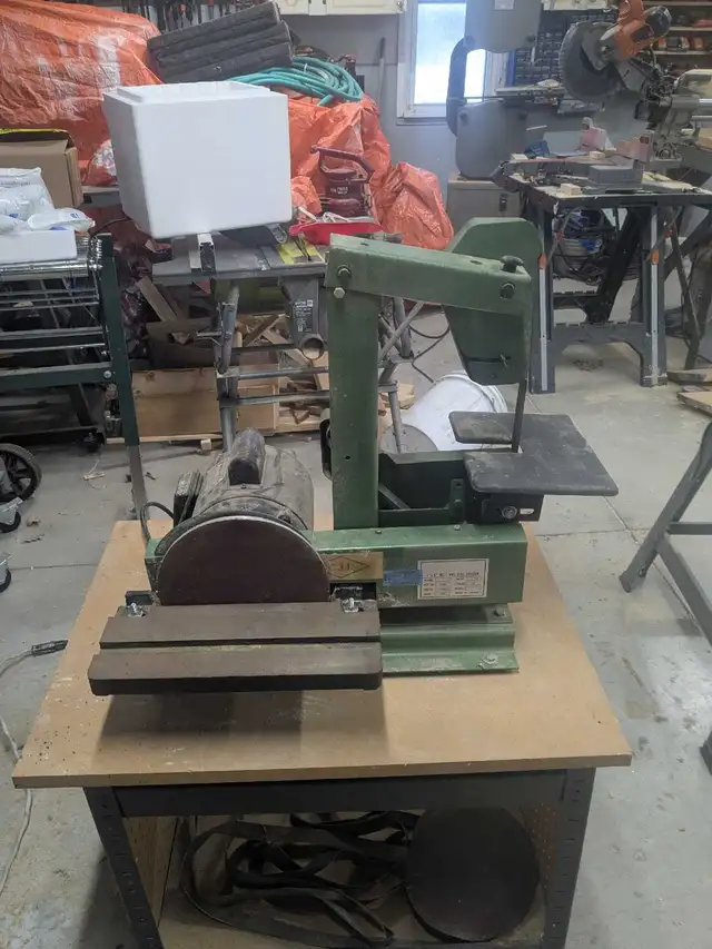 Two scroll saws and belt / disc sander in Power Tools in Napanee - Image 2