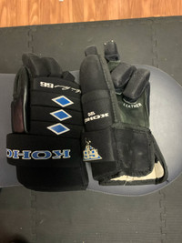 Hockey Gloves (Small-Medium)